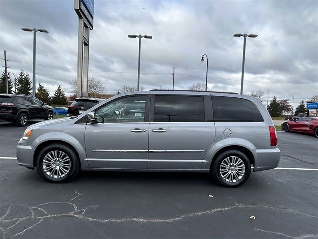 2013 Chrysler Town & Country Touring-L