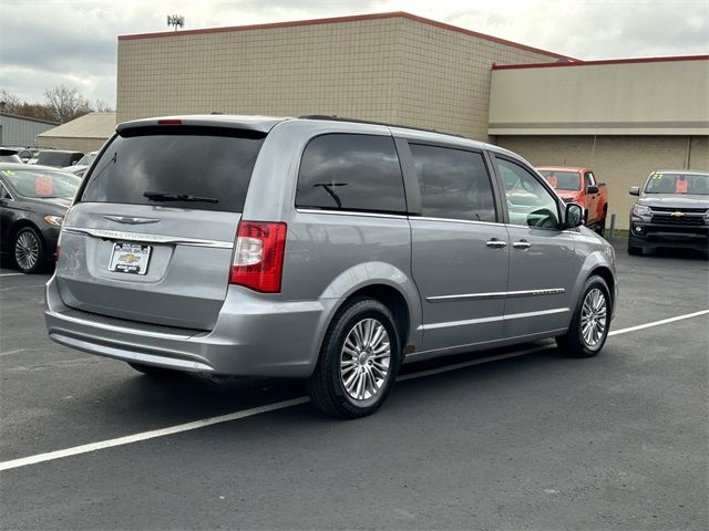 2013 Chrysler Town & Country Touring-L