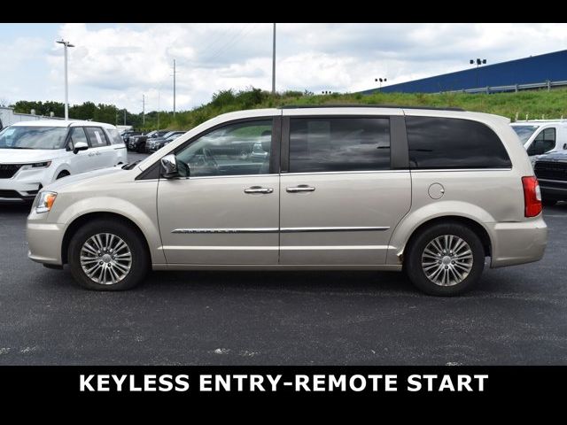 2013 Chrysler Town & Country Touring-L