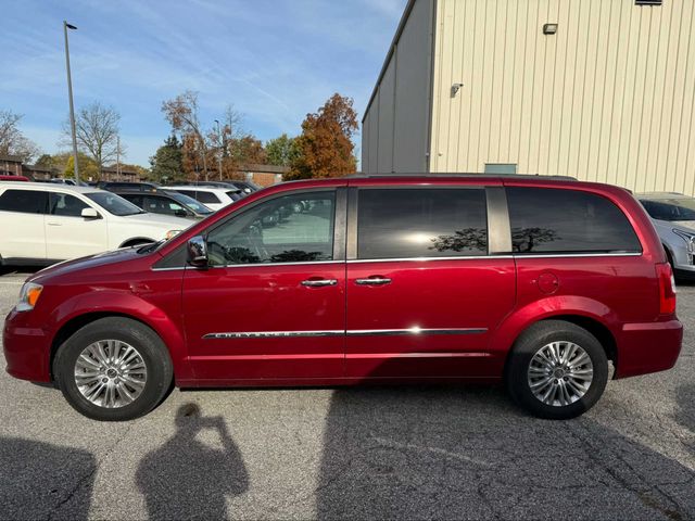 2013 Chrysler Town & Country Touring-L