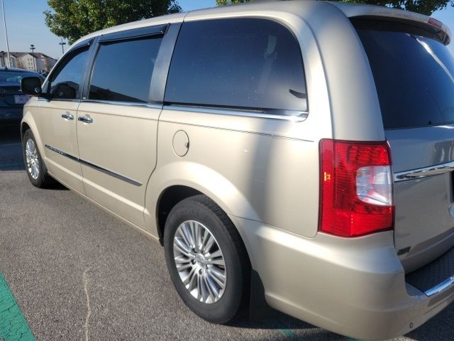 2013 Chrysler Town & Country Touring-L