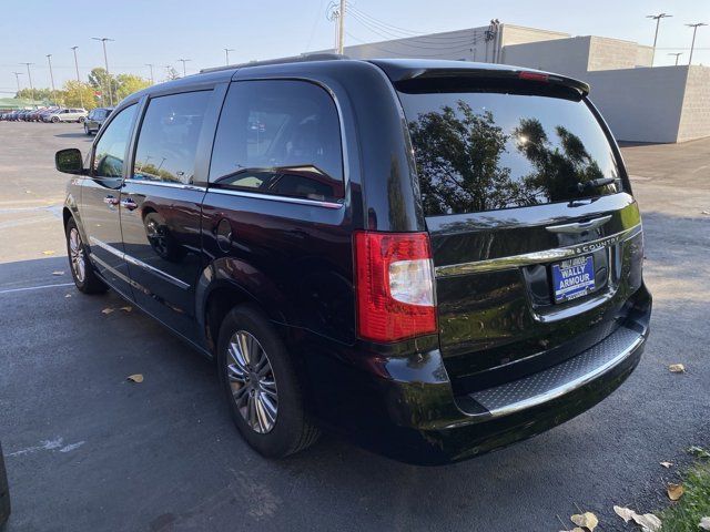 2013 Chrysler Town & Country Touring-L