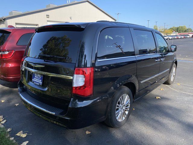 2013 Chrysler Town & Country Touring-L