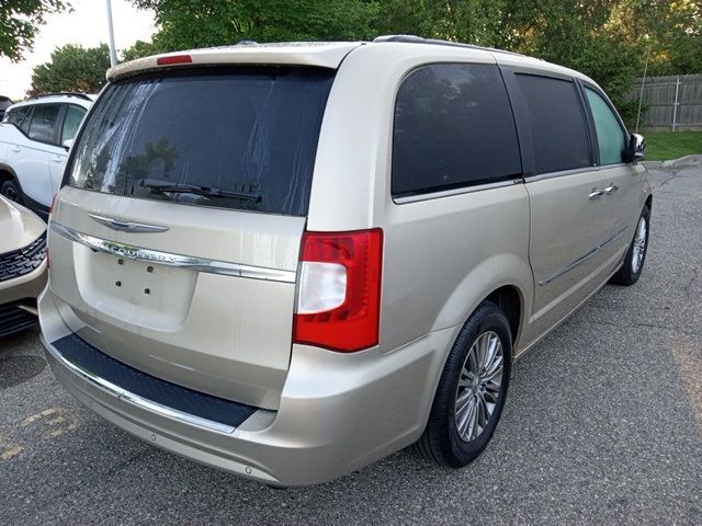 2013 Chrysler Town & Country Touring-L