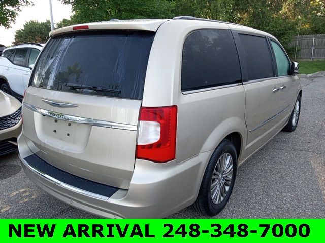 2013 Chrysler Town & Country Touring-L