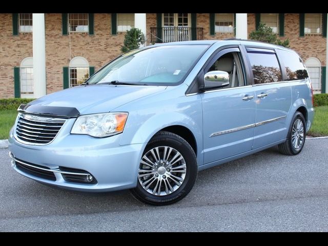 2013 Chrysler Town & Country Touring-L