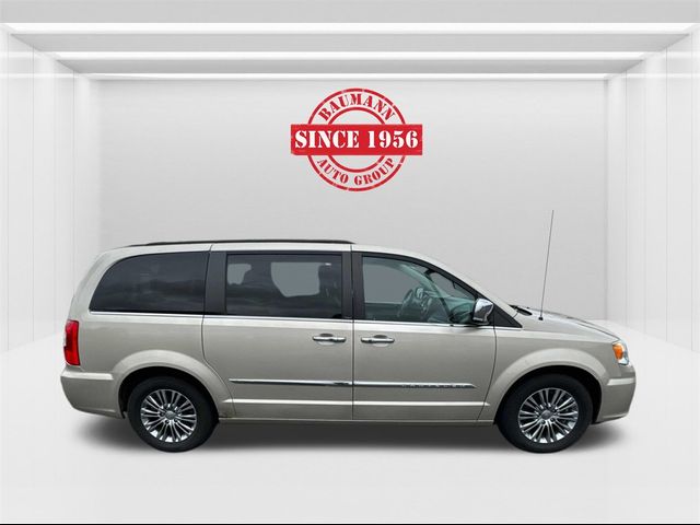 2013 Chrysler Town & Country Touring-L