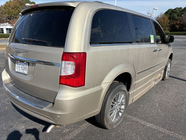 2013 Chrysler Town & Country Touring-L