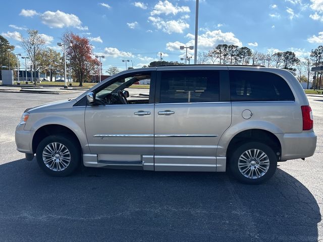 2013 Chrysler Town & Country Touring-L