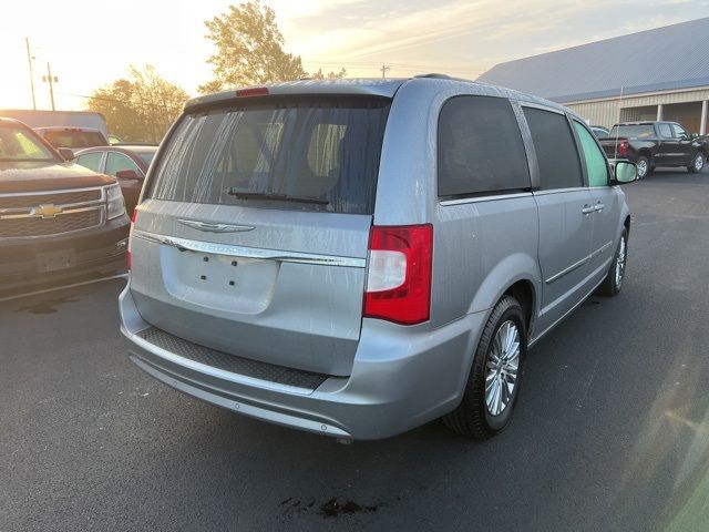 2013 Chrysler Town & Country Touring-L