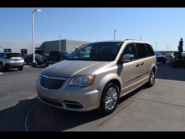 2013 Chrysler Town & Country Touring-L