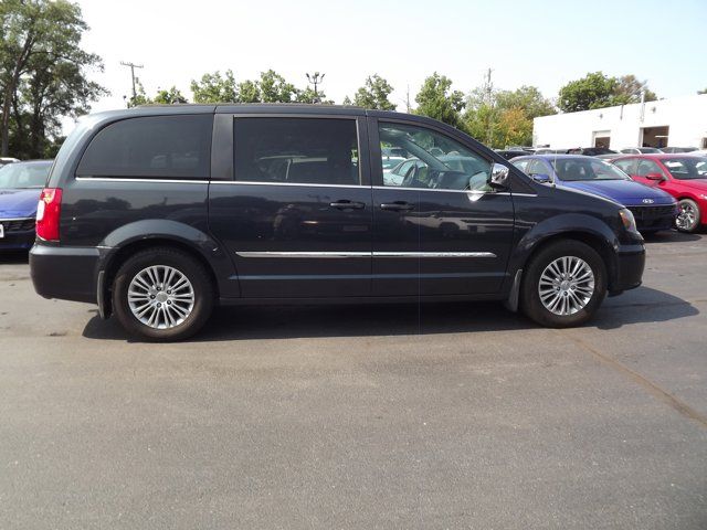 2013 Chrysler Town & Country Touring-L