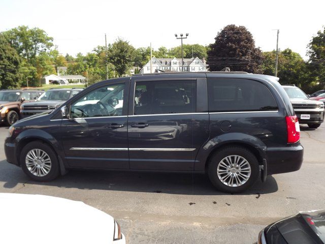 2013 Chrysler Town & Country Touring-L