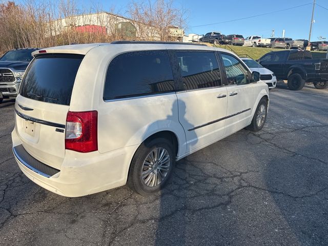 2013 Chrysler Town & Country Touring-L