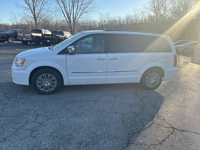 2013 Chrysler Town & Country Touring-L