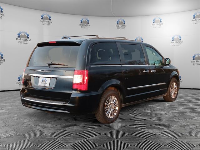 2013 Chrysler Town & Country Touring-L