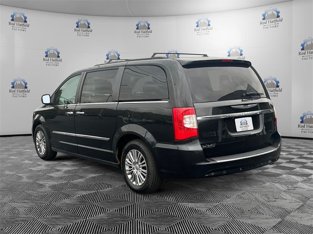 2013 Chrysler Town & Country Touring-L