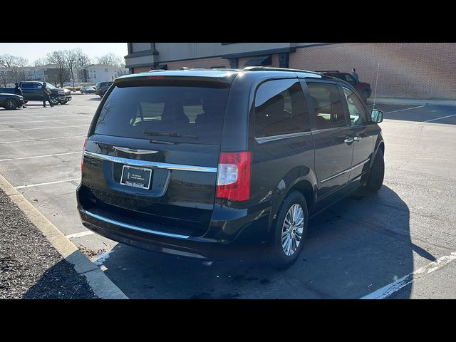 2013 Chrysler Town & Country Touring-L