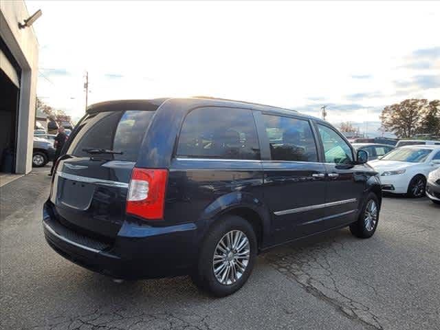 2013 Chrysler Town & Country Touring-L