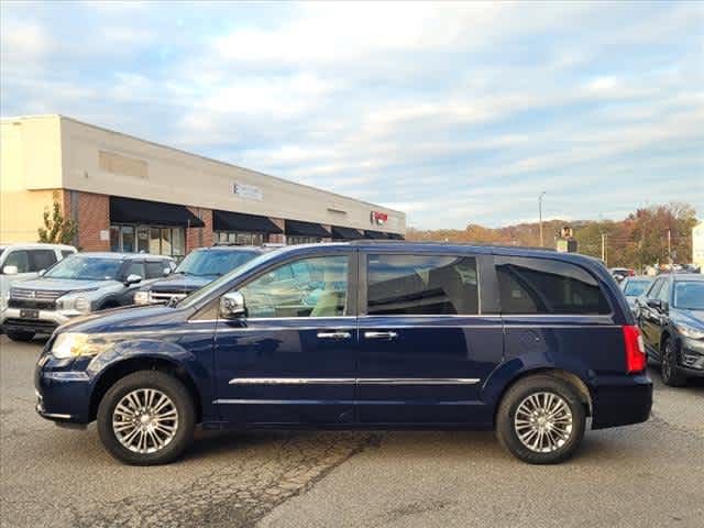 2013 Chrysler Town & Country Touring-L