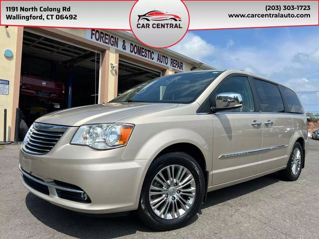 2013 Chrysler Town & Country Touring-L