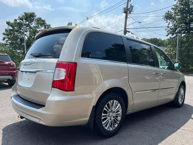 2013 Chrysler Town & Country Touring-L