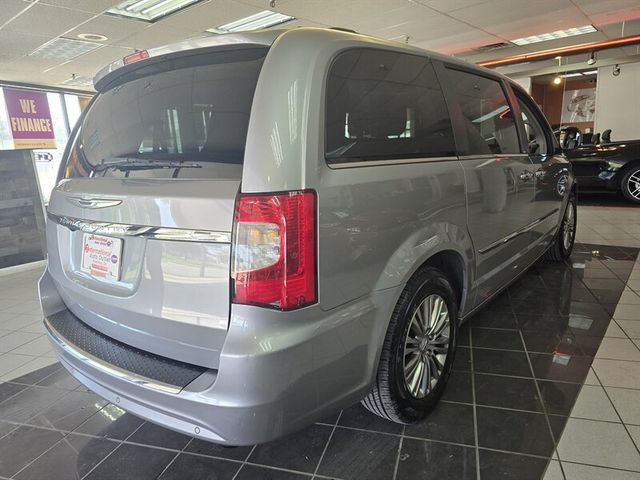 2013 Chrysler Town & Country Touring-L