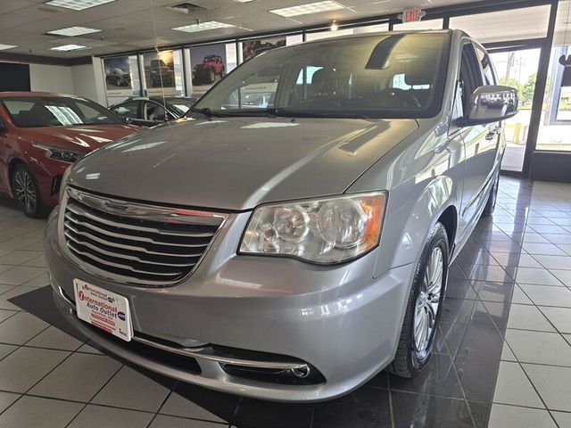 2013 Chrysler Town & Country Touring-L