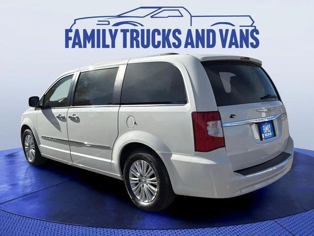 2013 Chrysler Town & Country Touring-L