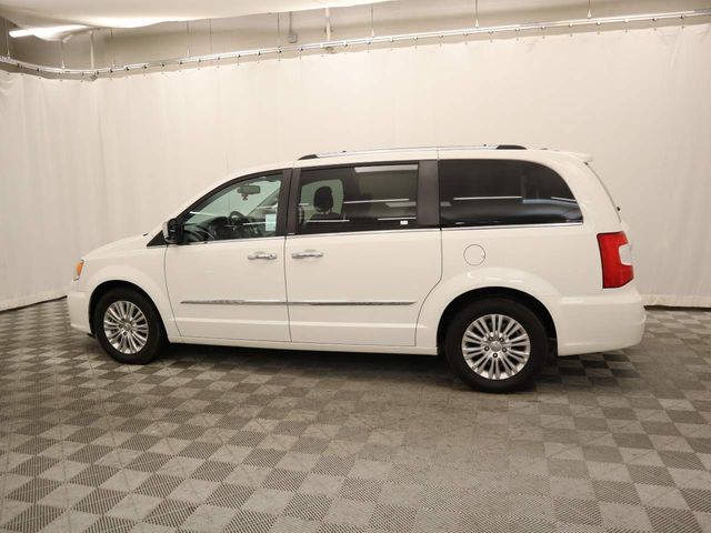 2013 Chrysler Town & Country Limited