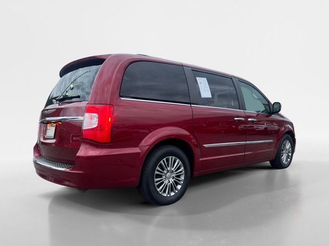 2013 Chrysler Town & Country Touring-L