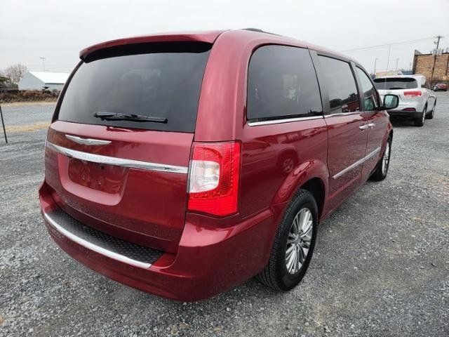 2013 Chrysler Town & Country Touring-L