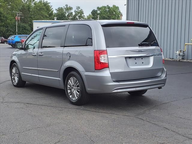 2013 Chrysler Town & Country Touring-L