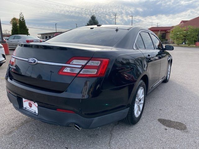 2013 Ford Taurus SE