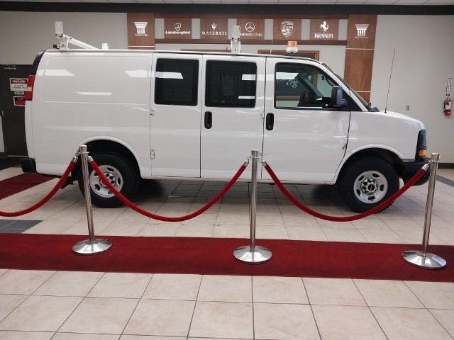 2013 GMC Savana Base