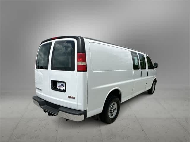 2013 GMC Savana Base