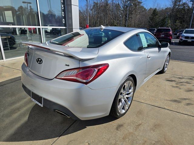 2013 Hyundai Genesis 3.8 Track