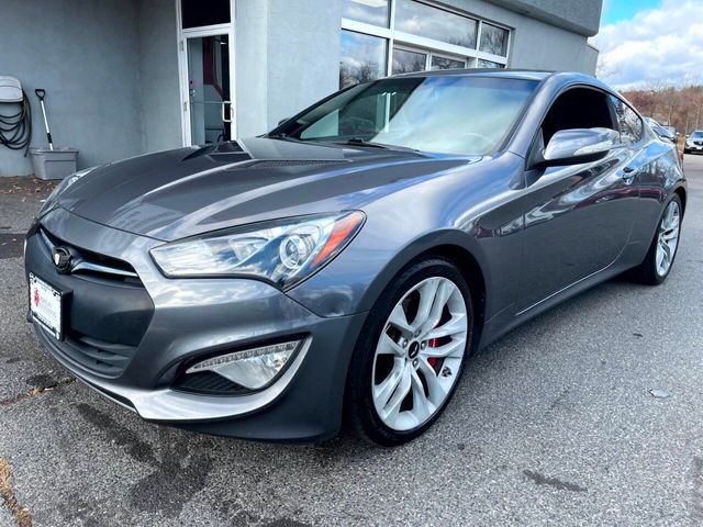 2013 Hyundai Genesis 3.8 Track