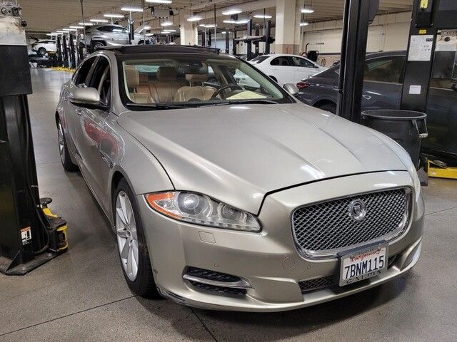 2013 Jaguar XJ Base