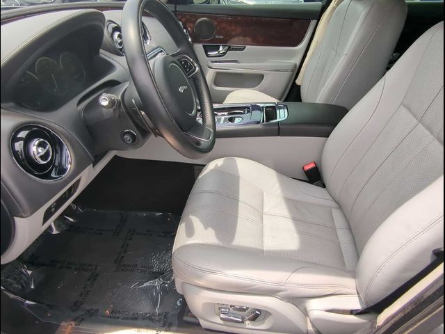 2013 Jaguar XJ Base