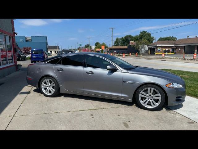 2013 Jaguar XJ Base