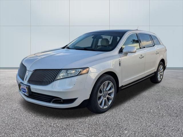 2013 Lincoln MKT Base