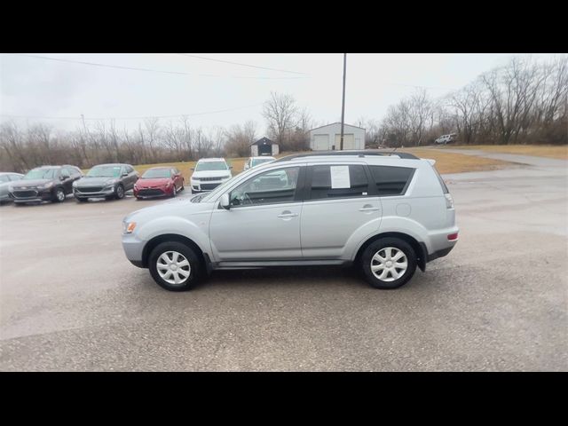 2013 Mitsubishi Outlander ES