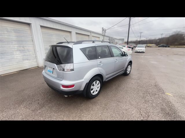 2013 Mitsubishi Outlander ES