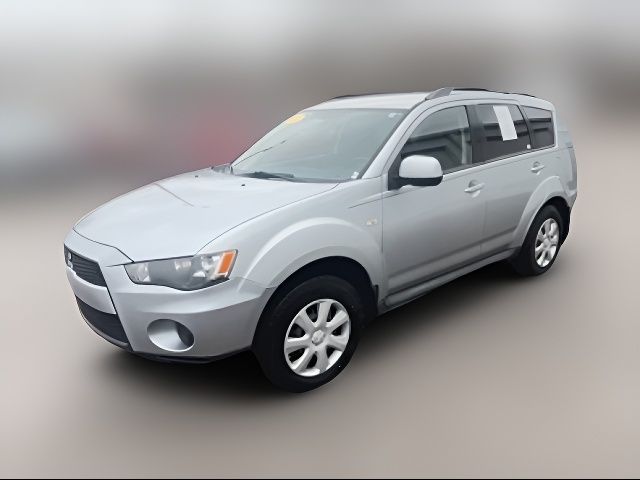 2013 Mitsubishi Outlander ES