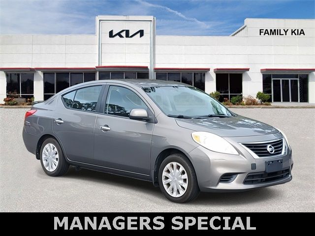 2013 Nissan Versa SV