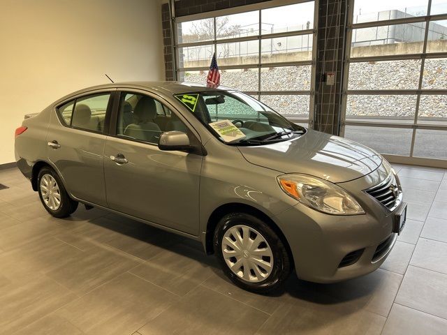 2013 Nissan Versa SV