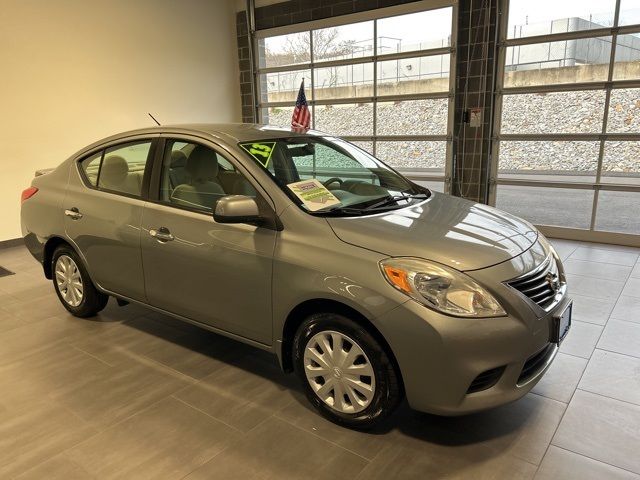 2013 Nissan Versa SV