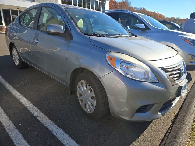 2013 Nissan Versa SV