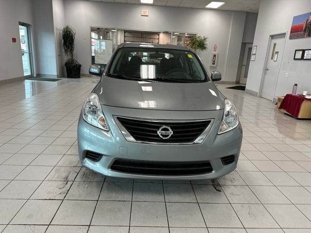 2013 Nissan Versa SV